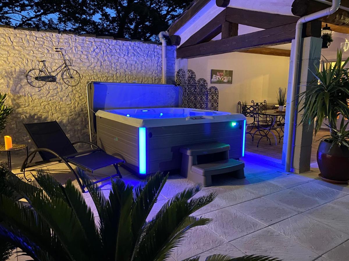 Mas Beau Soleil&Spa Gîtes de Charme avec Jacuzzi Privé Saint-Rémy-de-Provence Esterno foto