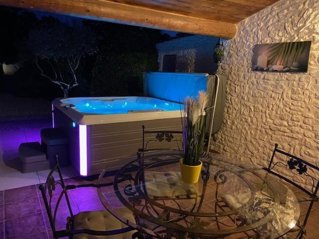 Mas Beau Soleil&Spa Gîtes de Charme avec Jacuzzi Privé Saint-Rémy-de-Provence Esterno foto