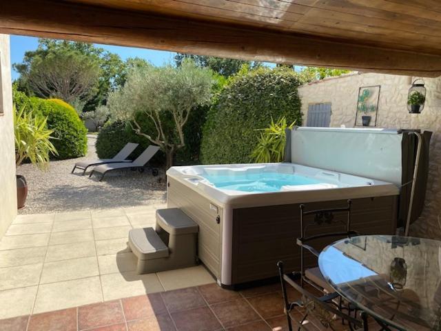 Mas Beau Soleil&Spa Gîtes de Charme avec Jacuzzi Privé Saint-Rémy-de-Provence Esterno foto