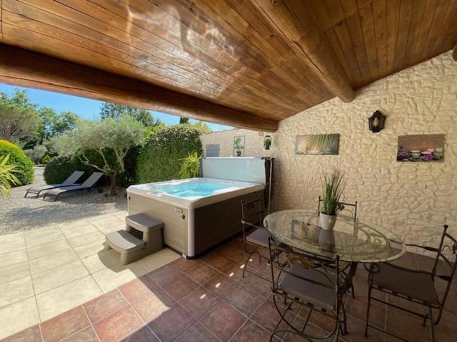 Mas Beau Soleil&Spa Gîtes de Charme avec Jacuzzi Privé Saint-Rémy-de-Provence Esterno foto